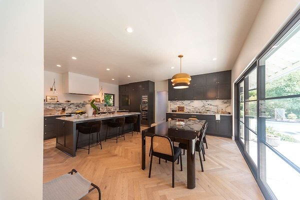 13789 dining 3
