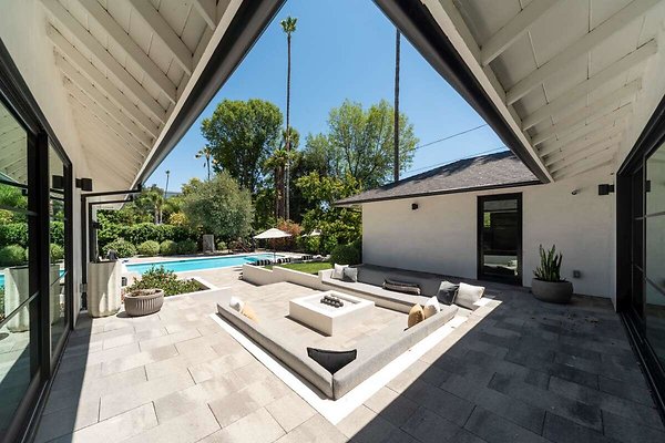 13789 patio 2