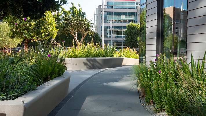 WestEdge-Courtyard-079