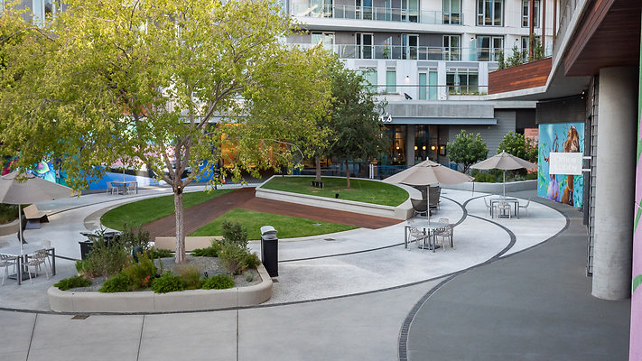 WestEdge-Courtyard-040