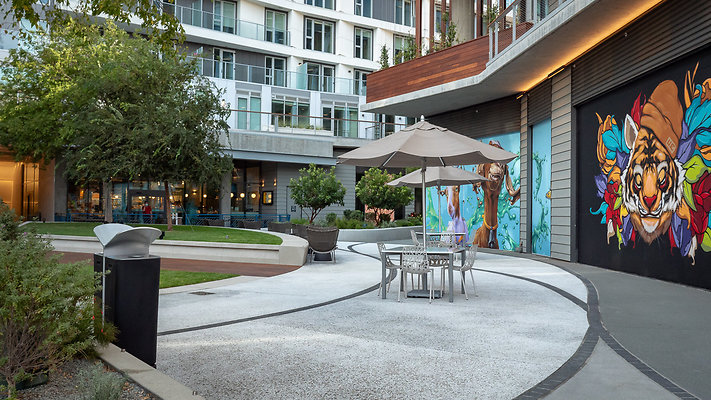 WestEdge-Courtyard-091