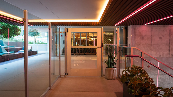 WestEdge-Courtyard-018