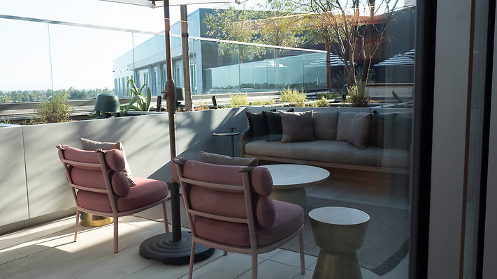 TheResidencesWestEdge-TerraceLounge-11