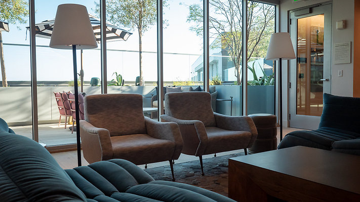 TheResidencesWestEdge-TerraceLounge-12