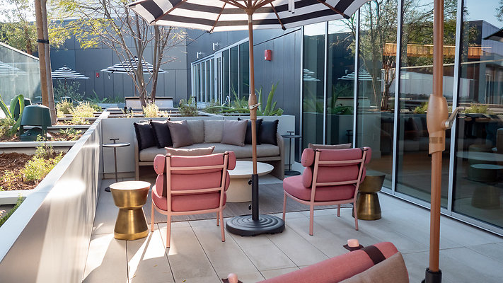 TheResidencesWestEdge-TerraceLounge-15