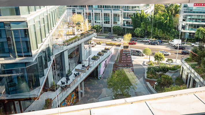 TheResidencesWestEdge-TerraceLounge-16