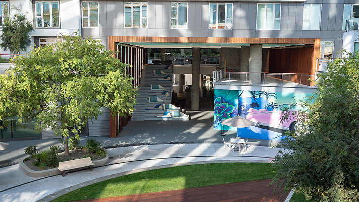 WestEdge-Courtyard-034