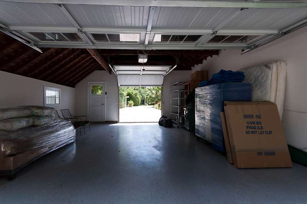 10536 garage 6