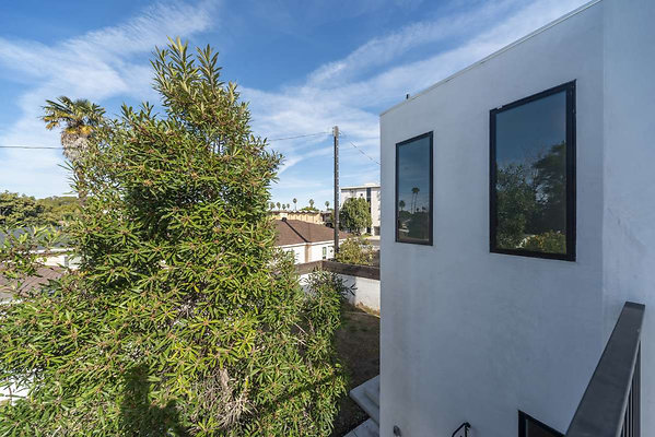 10623 balcony 2