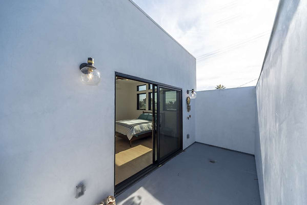 10623 balcony 1