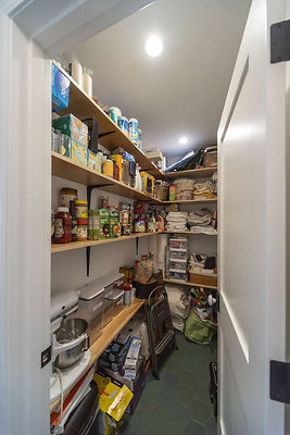 10623 closet 2