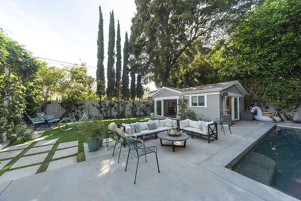 8912 patio 1