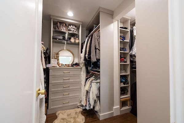 8912 closet 1