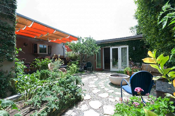 10454 patio 11