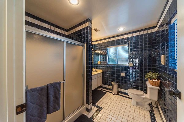 13986 bath 8