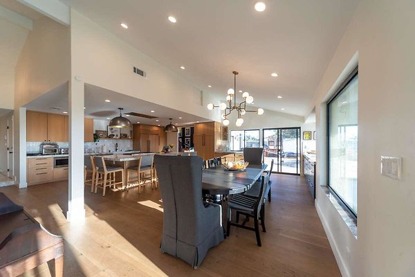 13986 dining 3