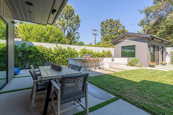 13197 patio 7