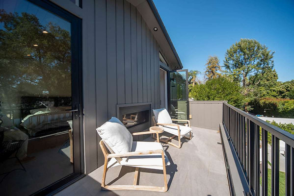 13197 balcony 2