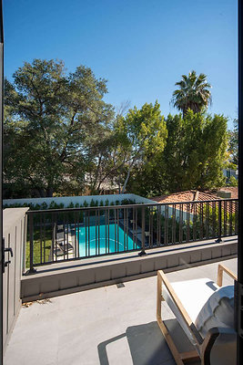 13197 balcony 1