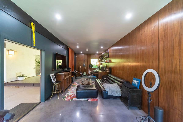 12668 studio 1