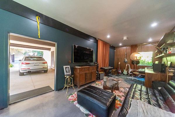 12668 studio 6