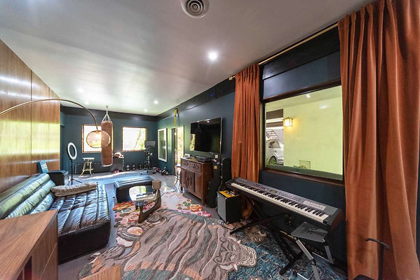 12668 studio 9