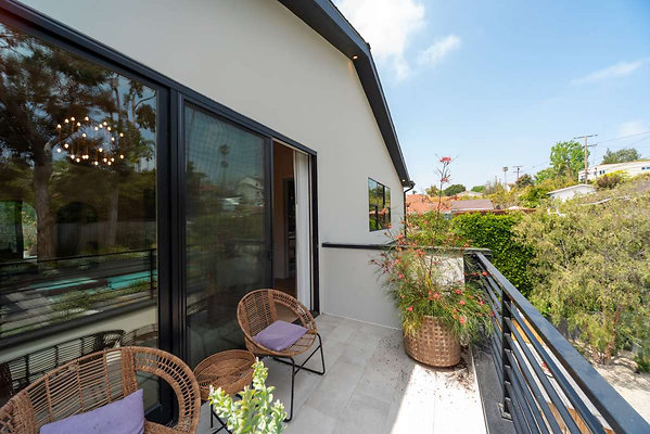 13292 balcony 1