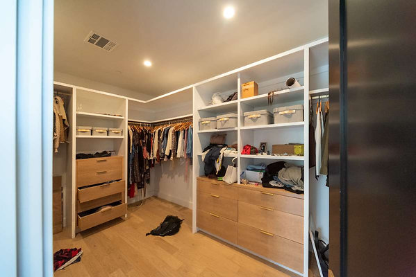 13292 closet 1