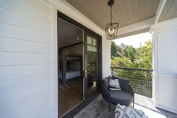 13436 balcony 9
