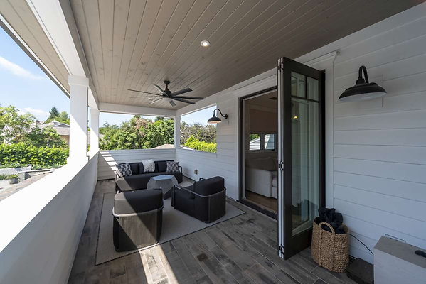 13436 balcony 1