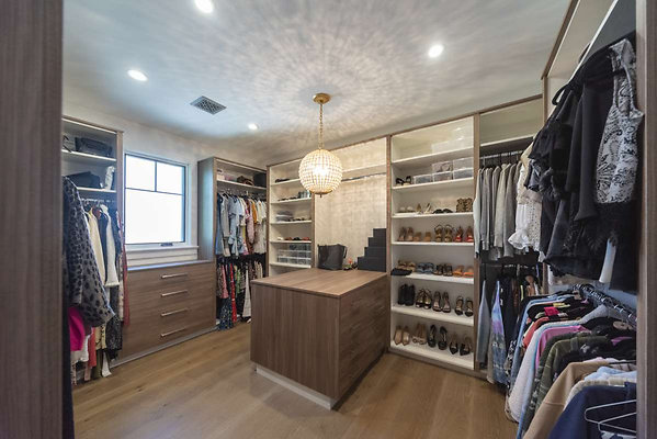 13436 closet 1