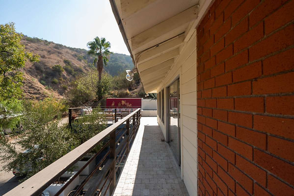 12922 balcony 3