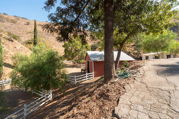 12922 barn 6
