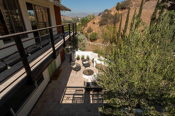 12922 balcony 11
