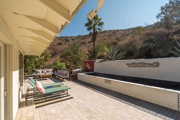 12922 balcony 9