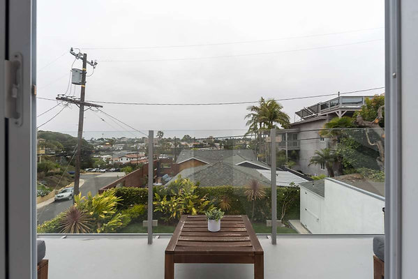 13654 balcony 4