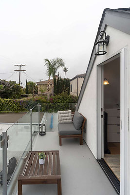 13654 balcony 6