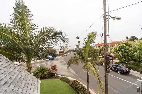 13654 balcony 3