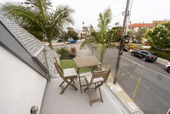 13654 balcony 1