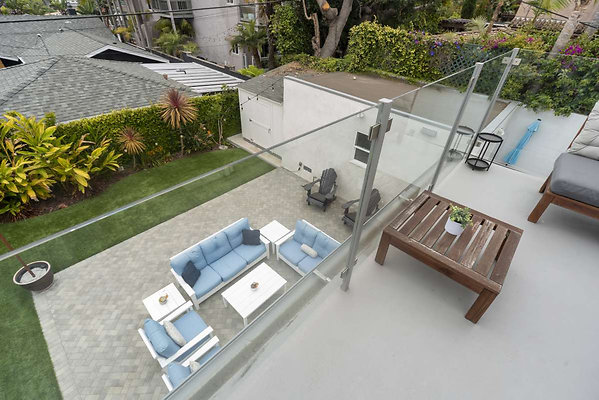 13654 balcony 9