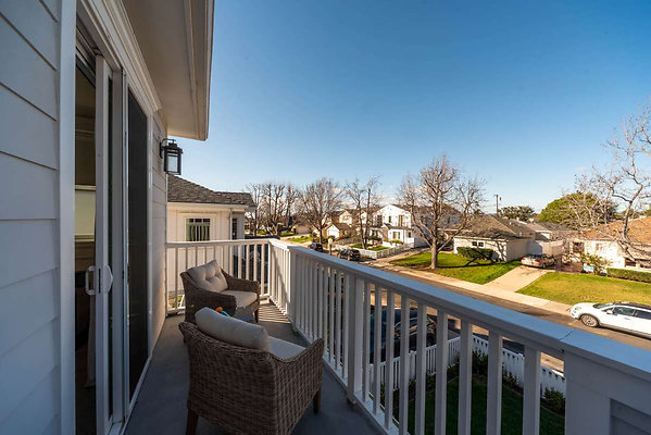 13147 balcony 1