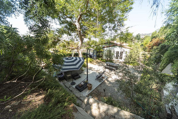13709 patio 8