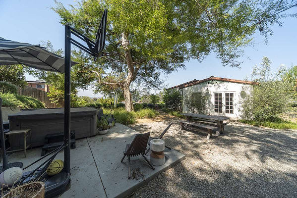 13709 patio 1
