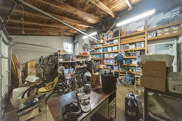 13709 garage 4