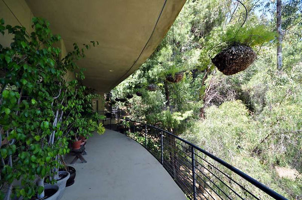 9073 balcony 3