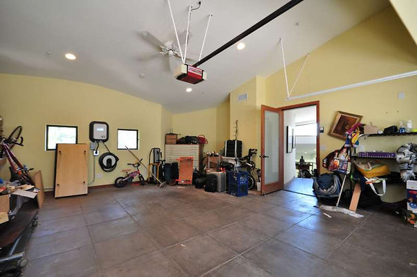 9073 garage 2