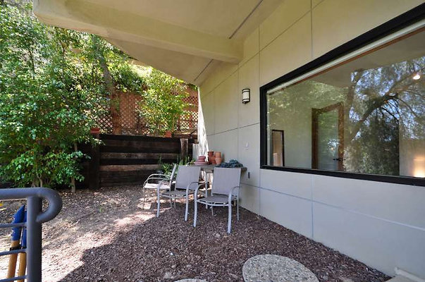 9073 patio 5