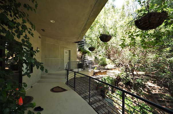 9073 patio 6