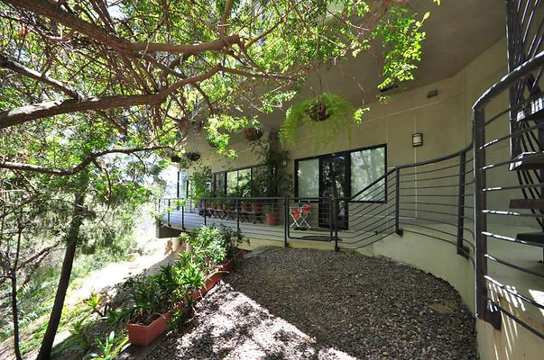 9073 patio 4