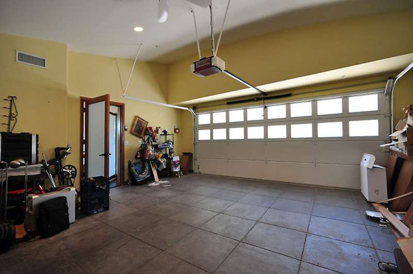 9073 garage 1